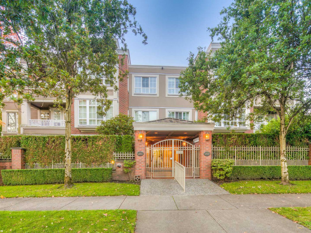 Oak Gardens photo