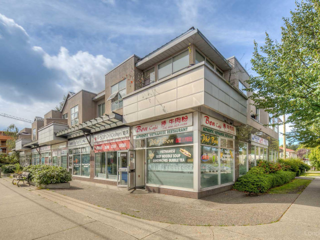 Queen's Plaza photo
