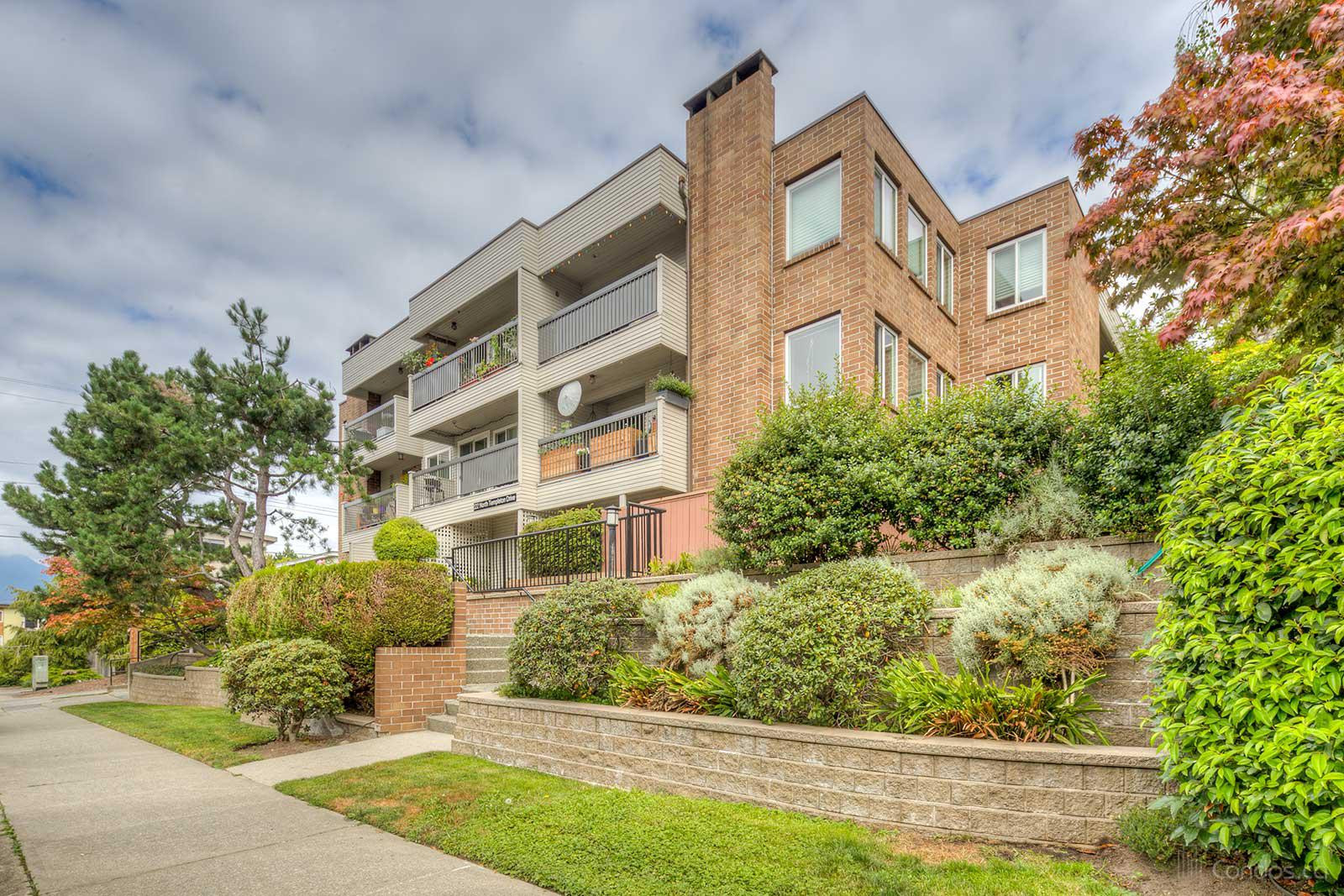 Cambridge Court at 222 N Templeton Dr, Vancouver 1