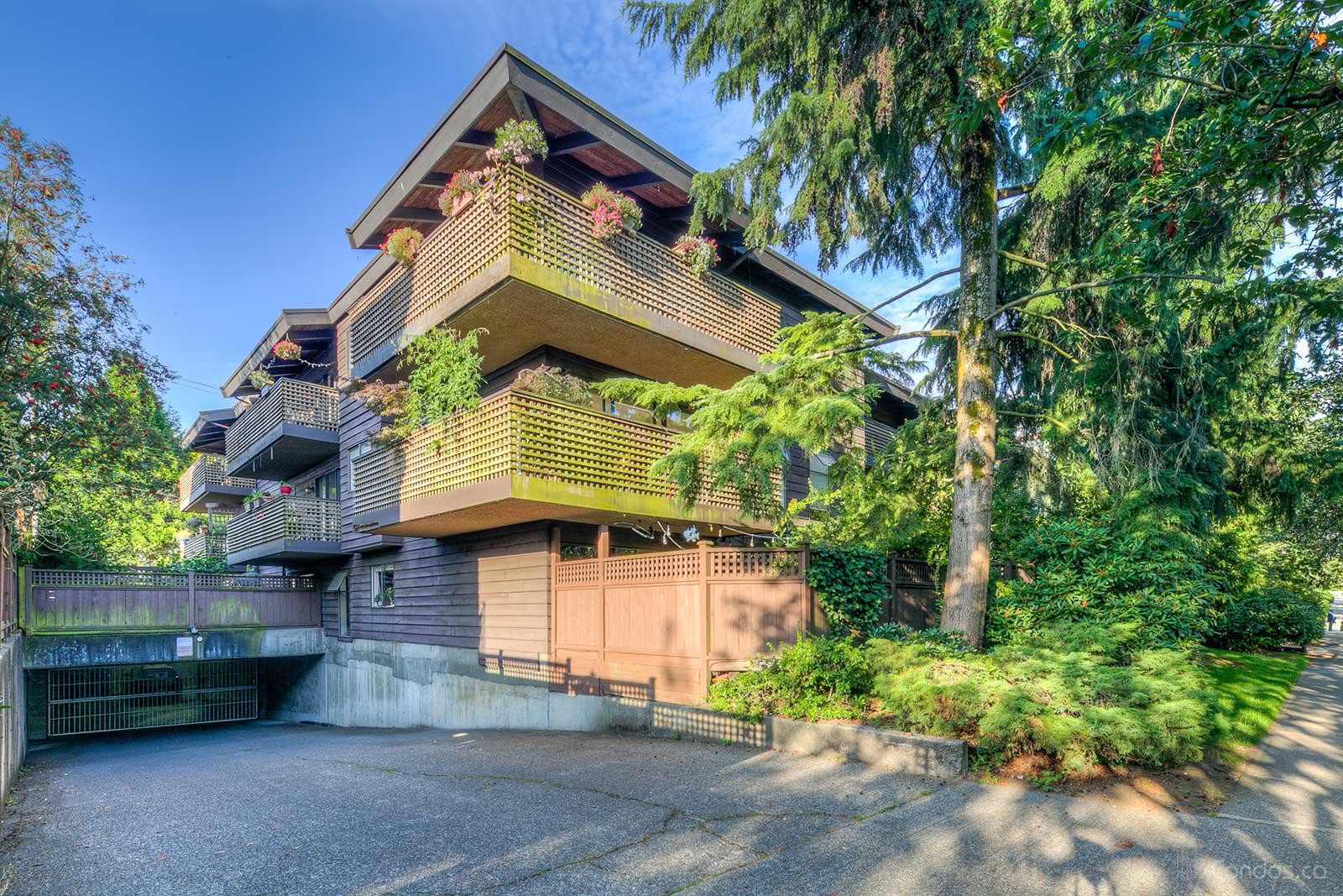 Landmark Belvedere at 330 E 7th Ave, Vancouver 0