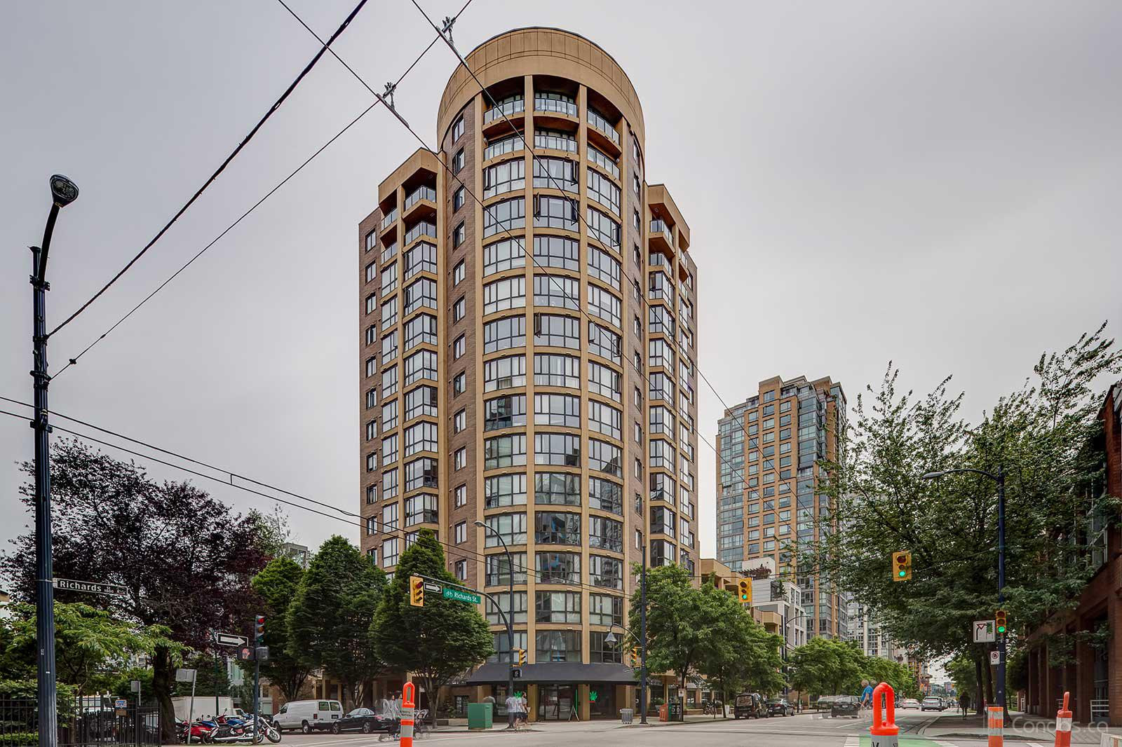 Robinson Tower at 488 Helmcken St, Vancouver 1