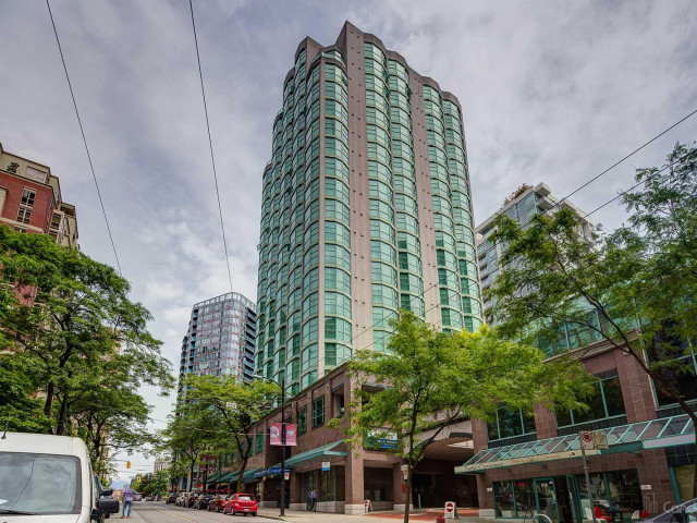 Rosedale On Robson Suite Hotel photo