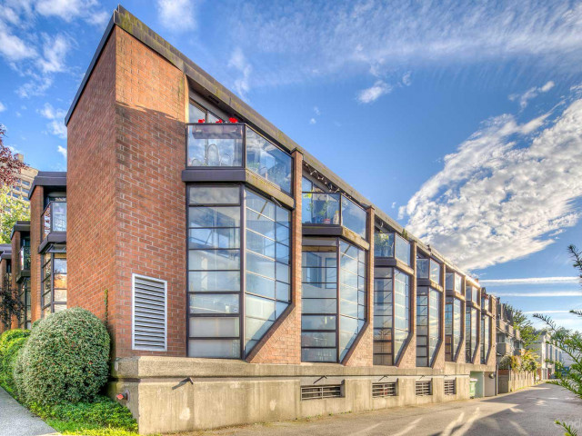 Willow Mews photo