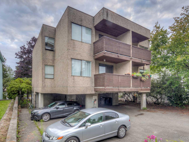942 East Broadway photo