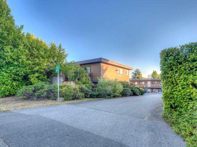 Lewarde Court photo