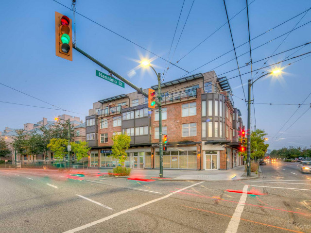 Broadway Crossing photo