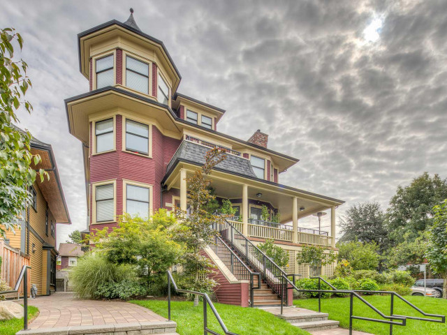 Jeffs Residences