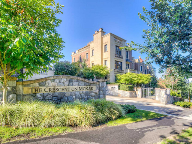 The Crescent on Mcrae photo