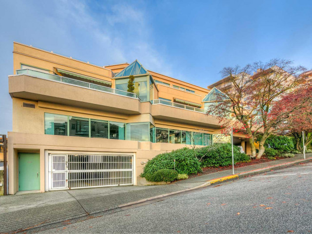 Hollyburn Manor photo
