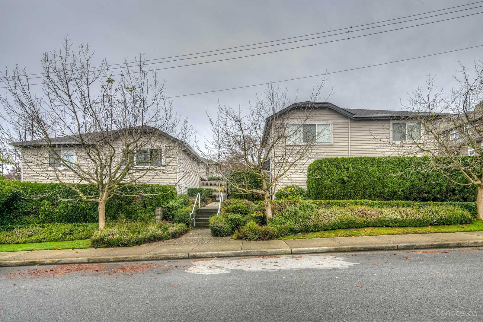 Chesterfield Court at 1818 Chesterfield Ave, North Vancouver City 0