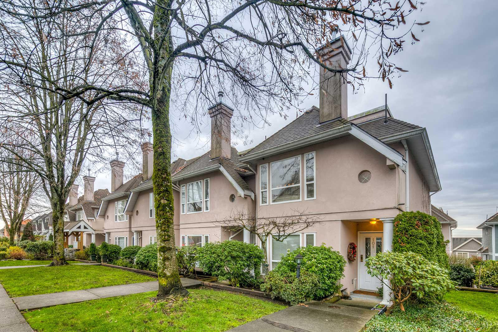 Carmel Place at 225 6th St E, North Vancouver City 0