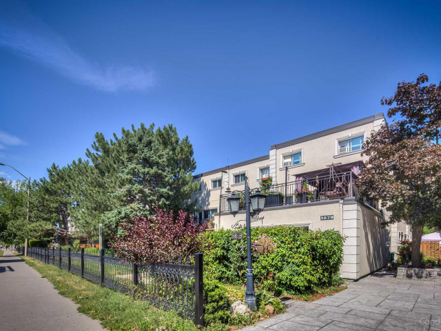5877 Bathurst Street Condos photo