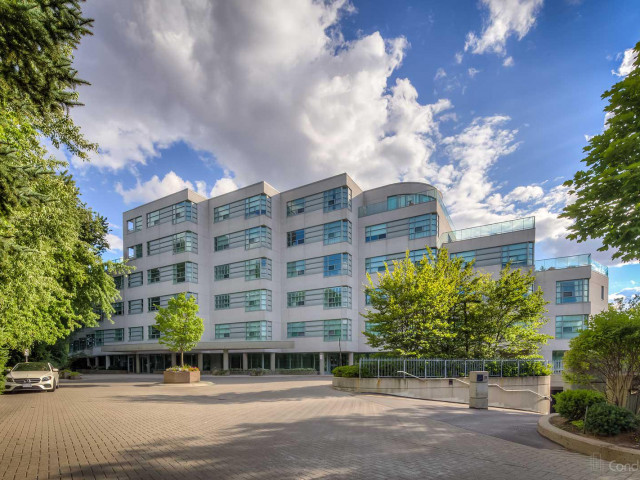 One Watergarden Way photo