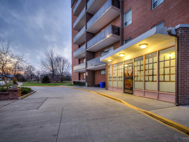 3145 Queen Frederica Condos