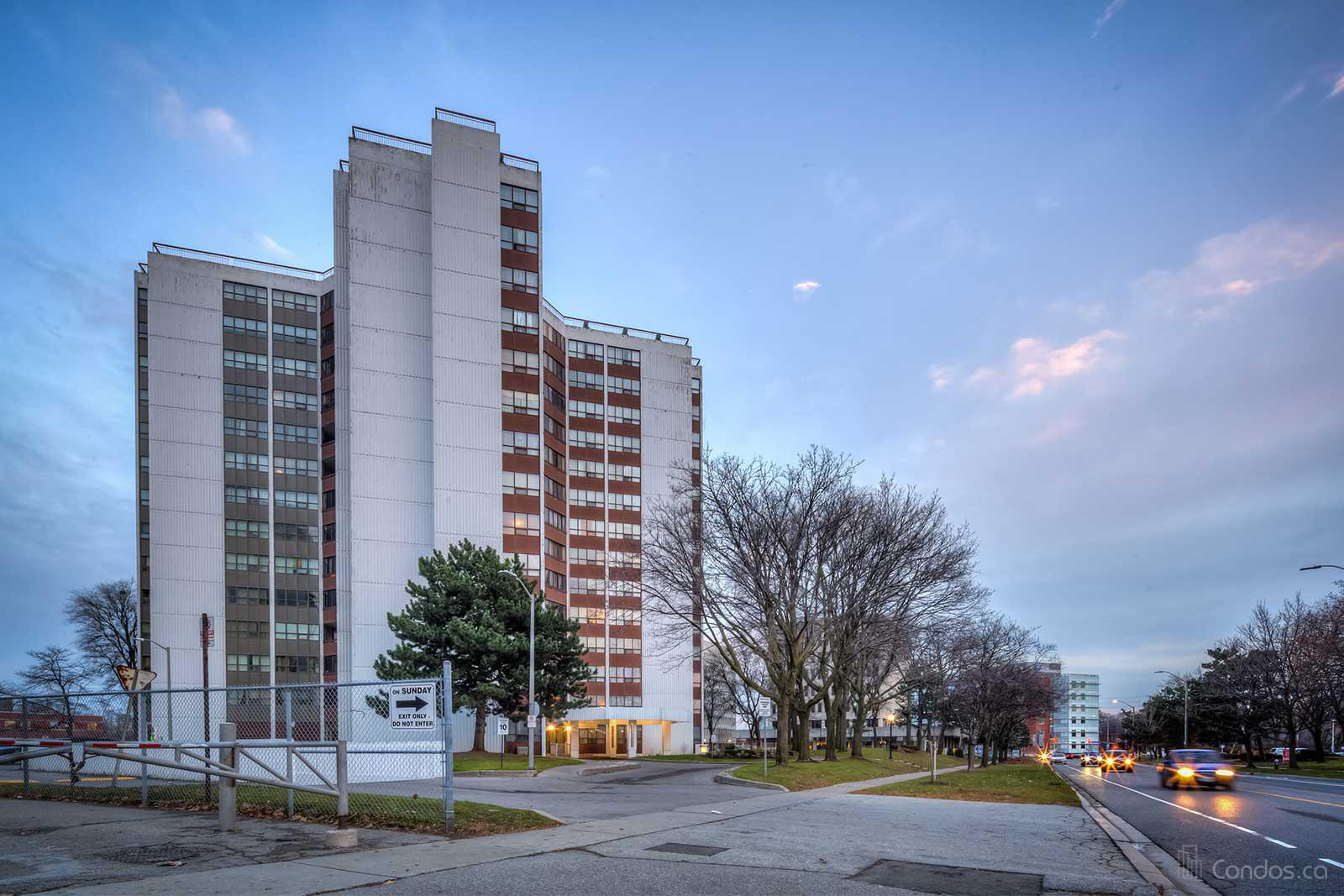 2323 Confederation Condos at 2323 Confederation Pkwy, Mississauga 1