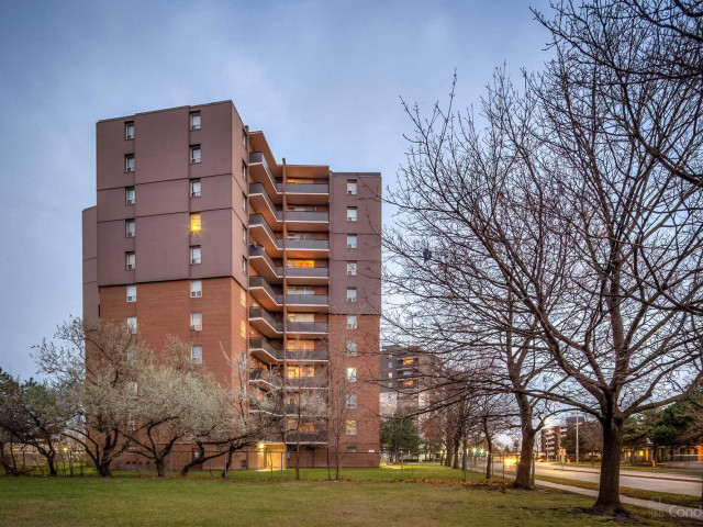 3065 Queen Frederica Condos