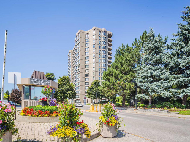 7420 Bathurst Condos