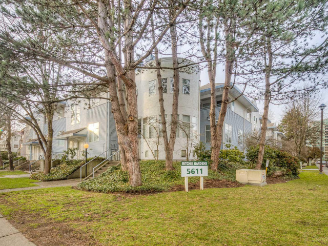 Ritchie Gardens photo