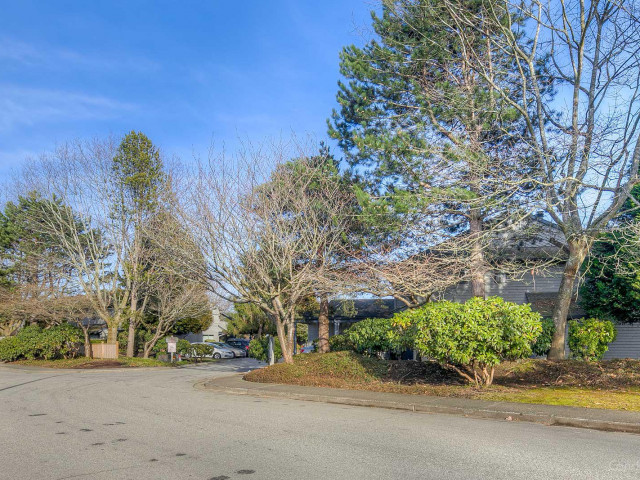 Laurelwood Gardens