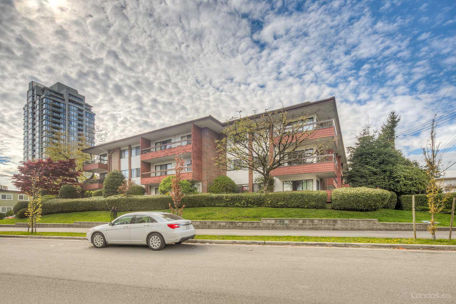 Linden House at 7180 Linden Ave, Burnaby 1