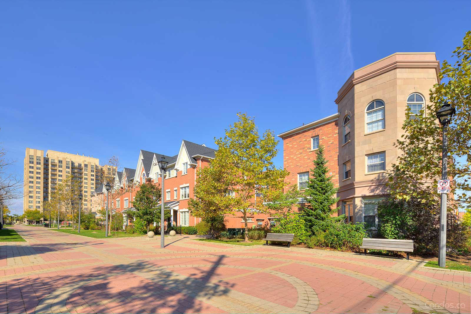 Parkside Townhomes at 3000 Lake Shore Blvd W, Toronto 1