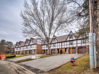 Ann and Larraine Condos photo