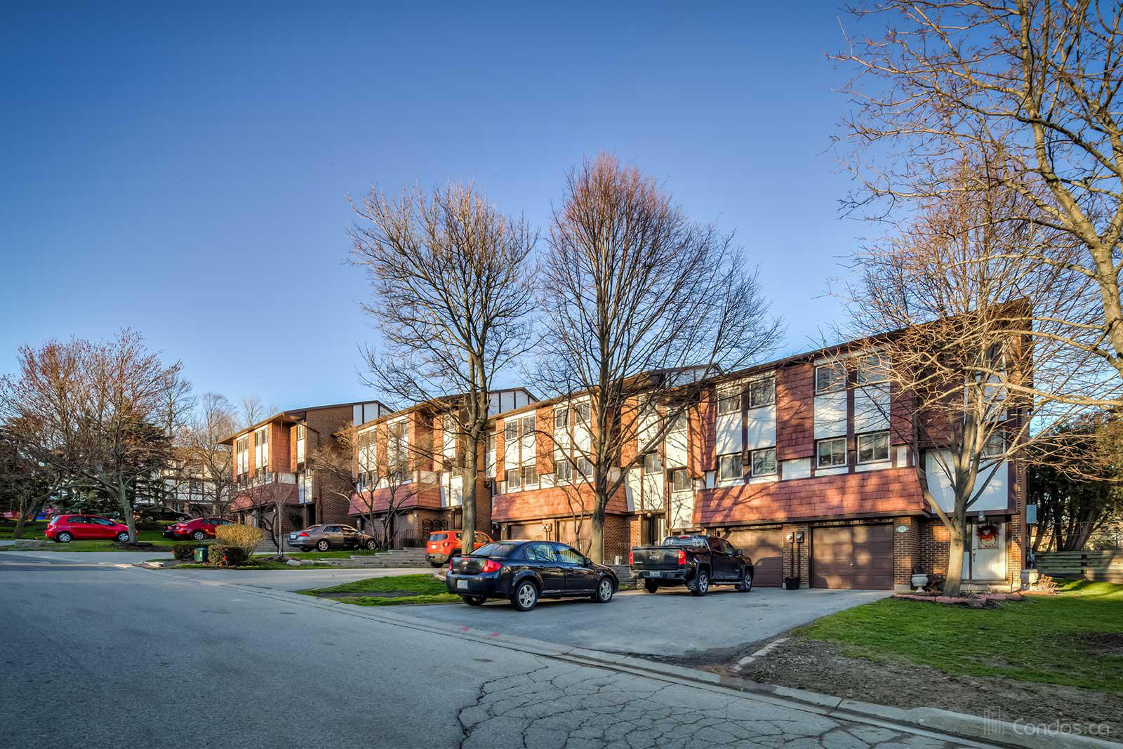 Thistle Condos at 1 Thistle Ln, Dundas 1