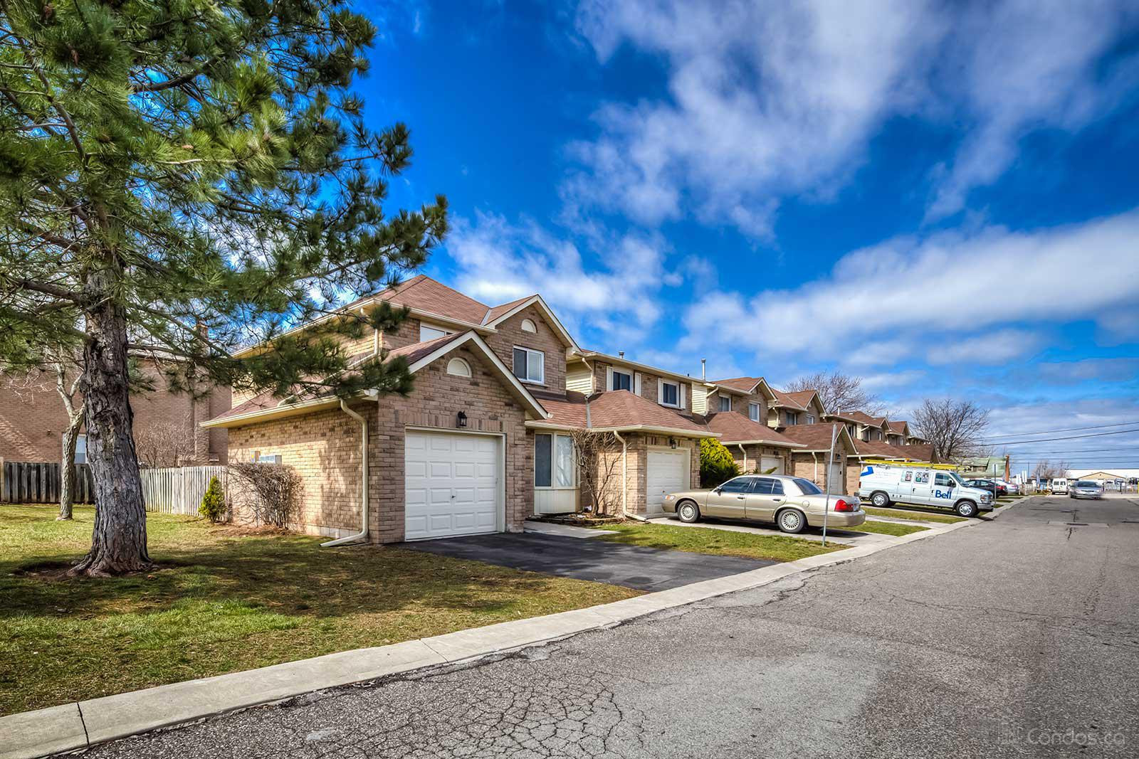 494 Barton Condos at 494 Barton St, Stoney Creek 1