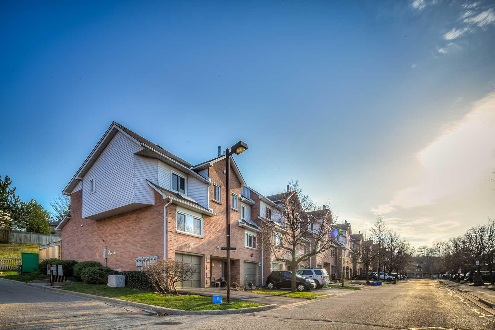 Livingstone Lane Condos at 26 Moss Blvd, Dundas 1