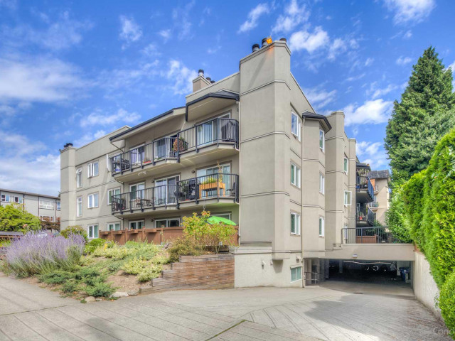 Deerwood Court photo