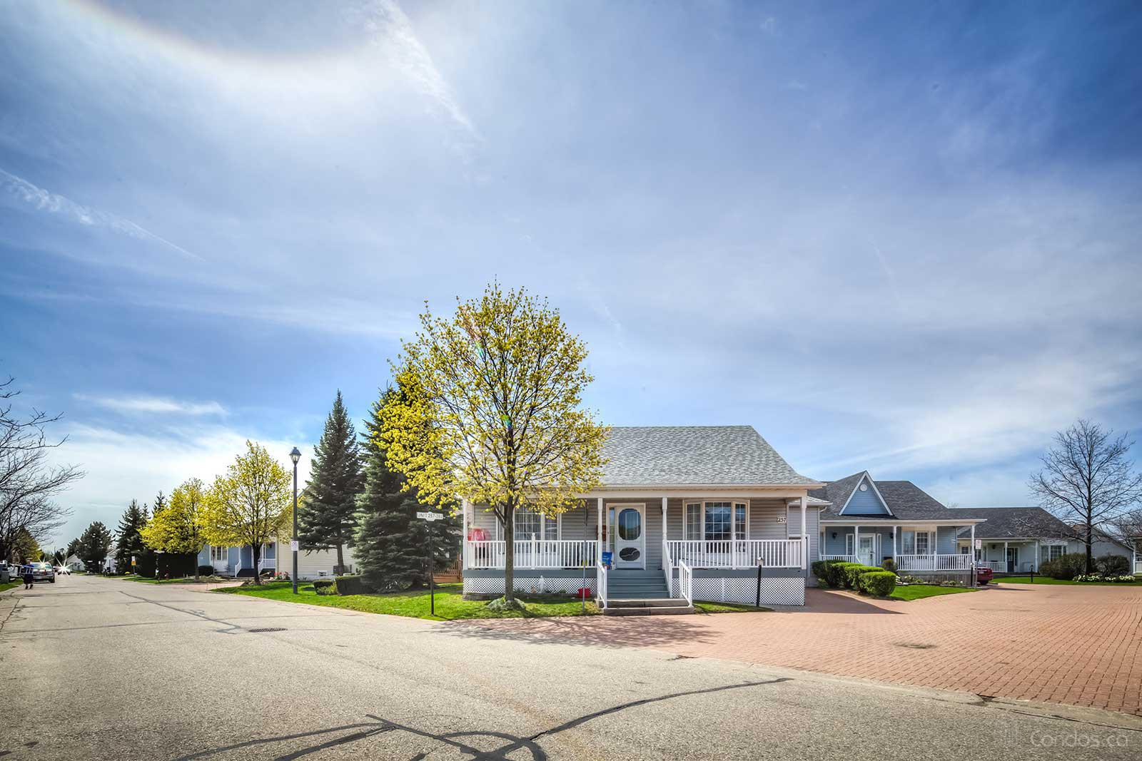 133 Silverbirch Blvd Condos at 360 Silverbirch Blvd, Hamilton City 1