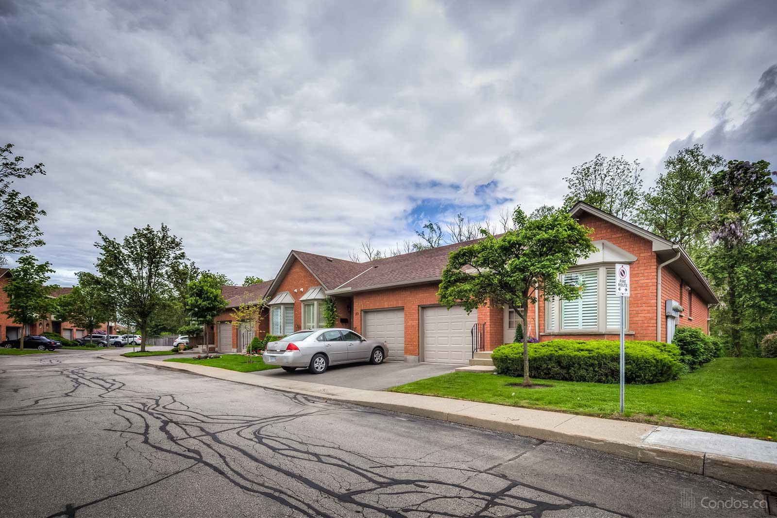 60 Dundas Condos at 60 Dundas St E, Waterdown 1