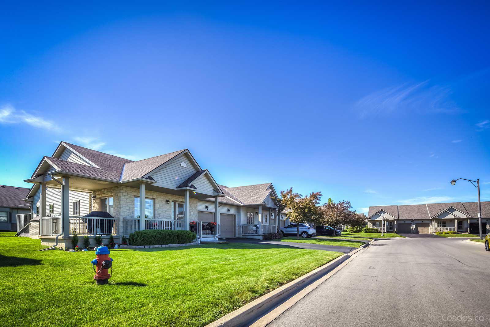 Southbrook Condos at 102 Southbrook Dr, Glanbrook 1
