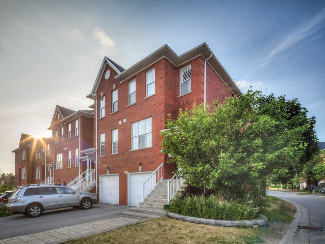 Sandhurst Circle Townhomes photo