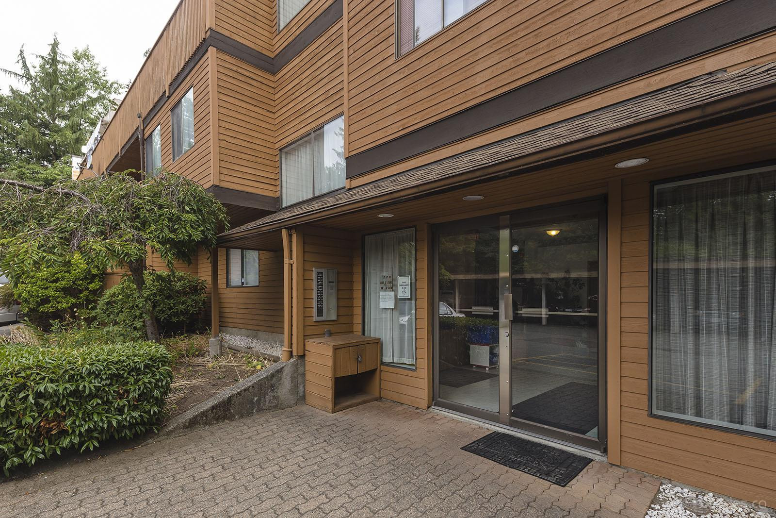 Eagle Glen at 7155 134 St, Surrey 1