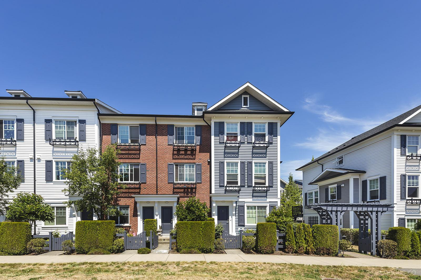 Knoll at 7348 192a St, Surrey 1