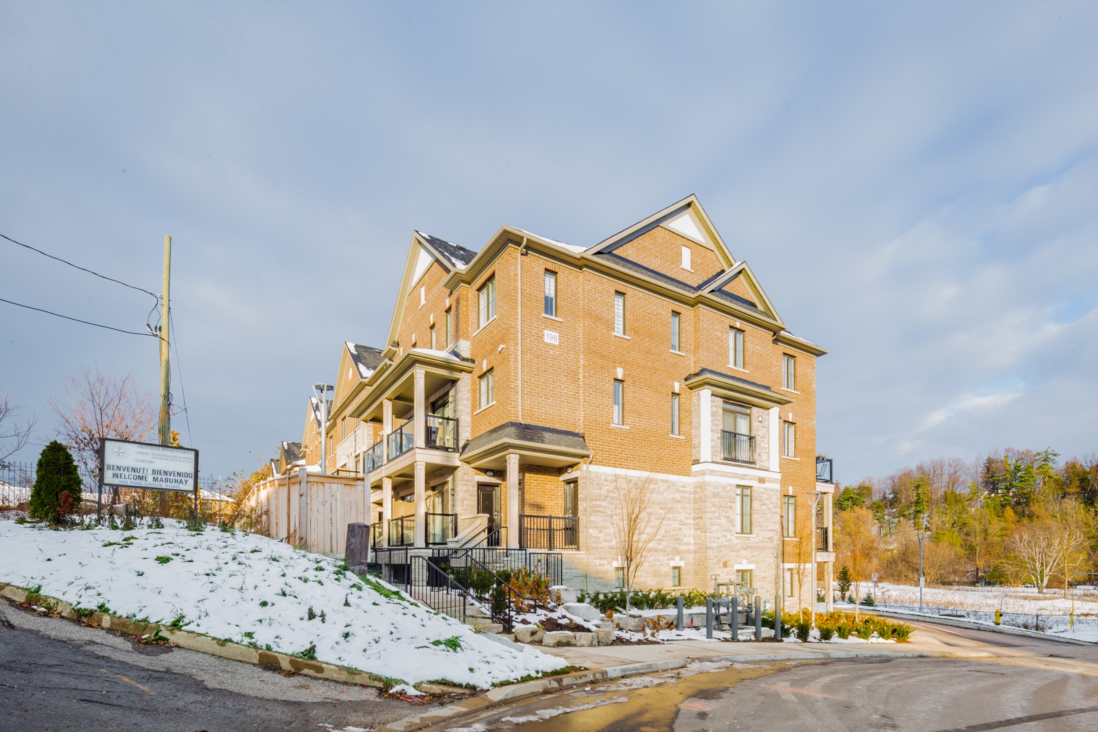 201 Pine Grove Rd Riverside in Pine Grove Townhouses 4 Townhouses