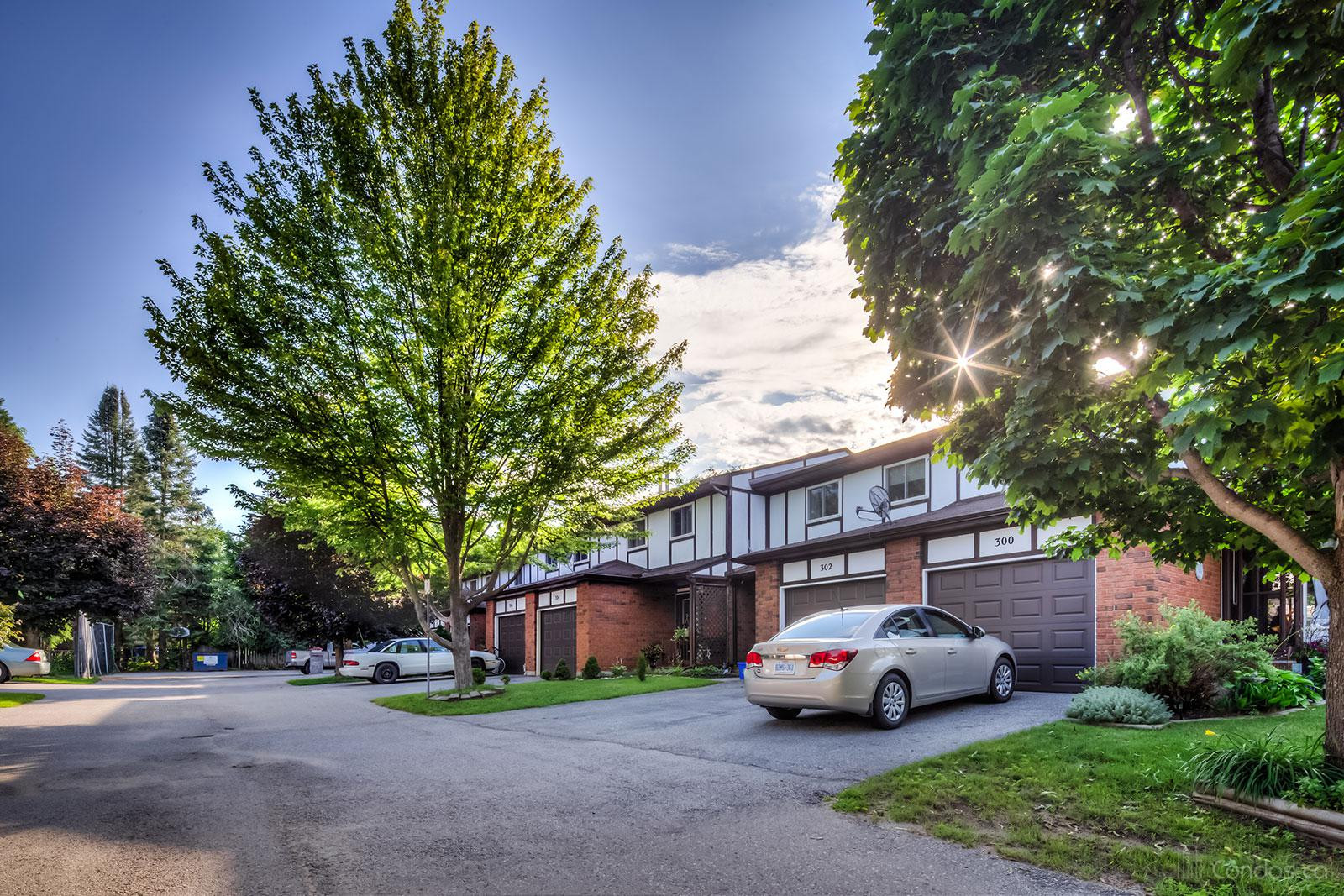 Thomas Street Condos at 300 Thomas St, Clearview 1