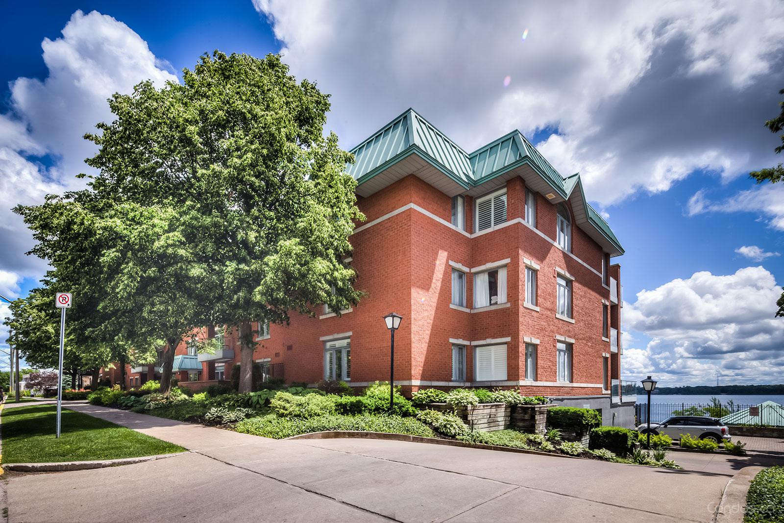 Portage Place at 21 Kempenfelt Dr, Barrie 1