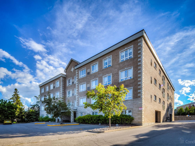 112 Simcoe Condos photo