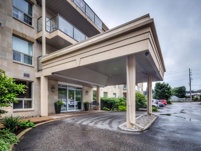 Maple Arbour Condominiums