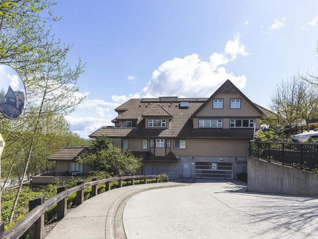 Shoreline Villas hero image