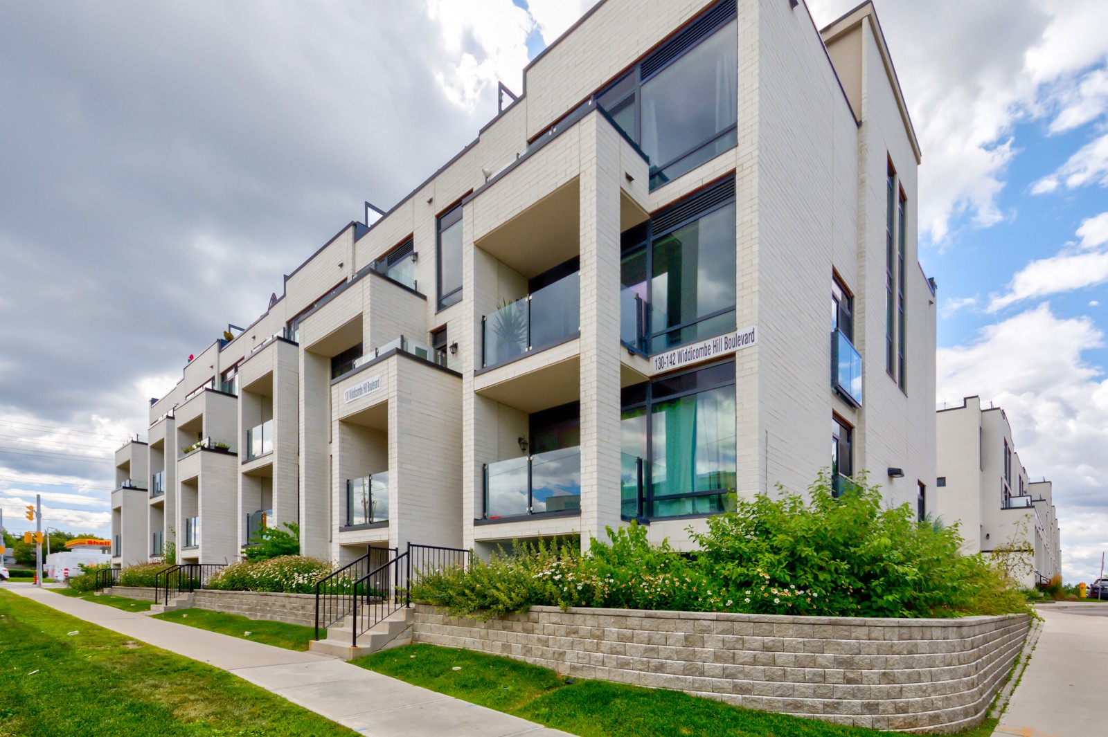 142 Hill Blvd Townhouses 1 Townhouse for Sale & 2