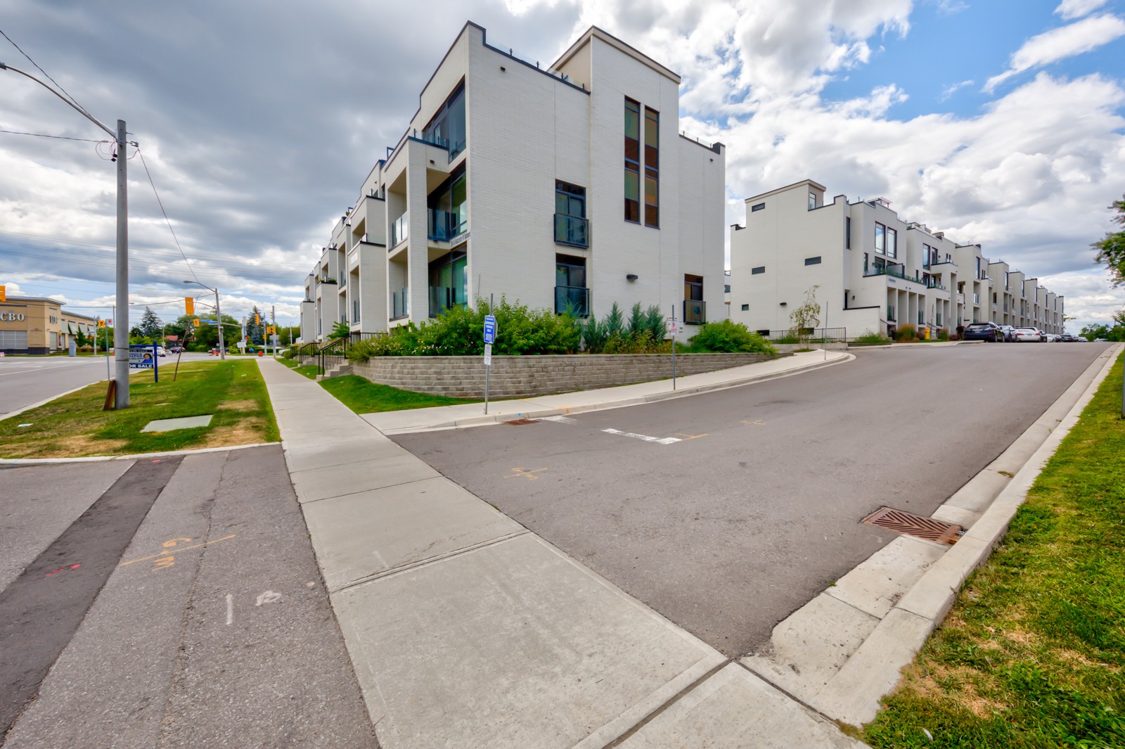 142 Hill Blvd Townhouses 3 Townhouses for Sale & 2
