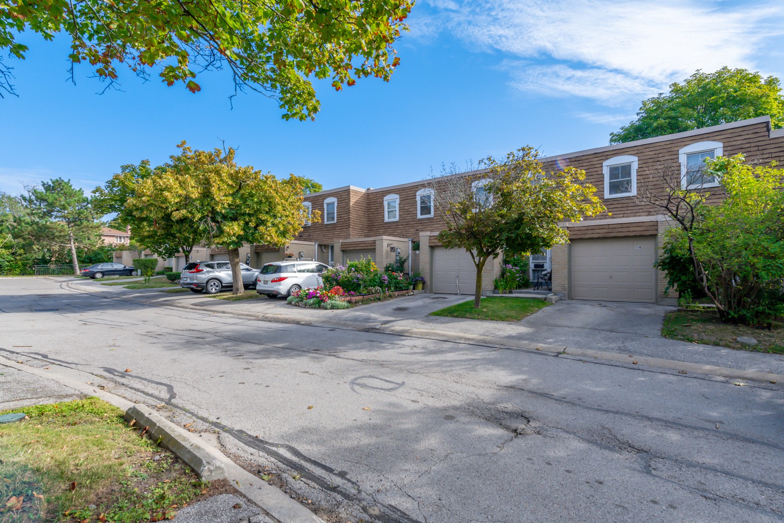 850 Huntingwood Drive Townhouses at 850 Huntingwood Dr, Toronto 1