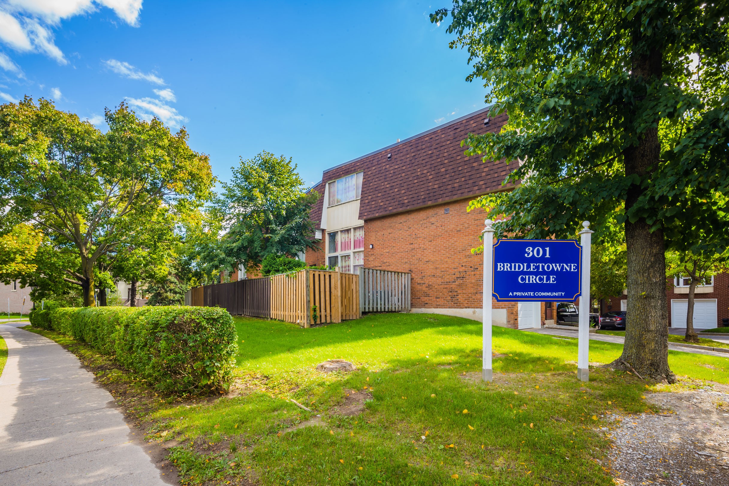 301 Bridletowne Townhouses at 100 Bridletowne Cir, Toronto 1