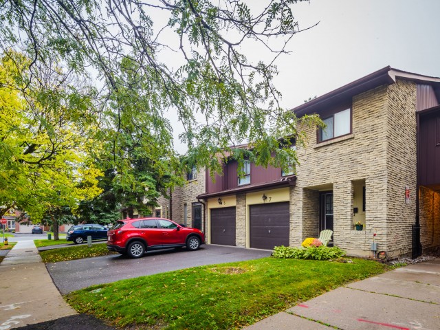 7 Thunder Grove Townhouses photo