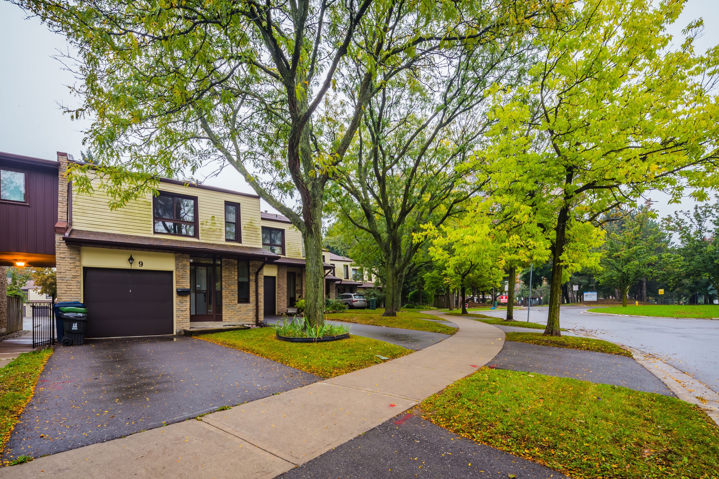 7 Thunder Grove Townhouses at 1051 Sandhurst Cir, Toronto 1