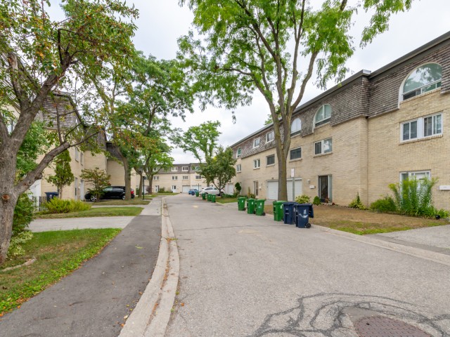 117 Courville Coachway Townhouses photo