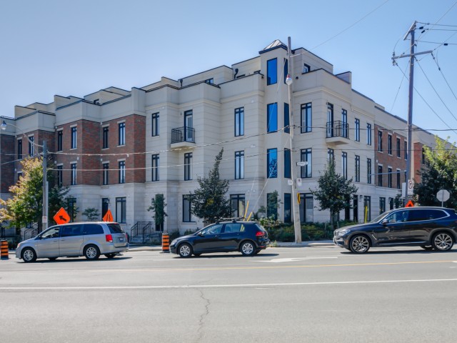 1040 Avenue Road Townhouses photo